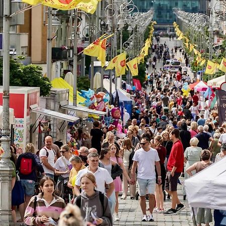 Hotelowe Pokoje Paris -Rynek Centrum- City One Κίελτσε Εξωτερικό φωτογραφία