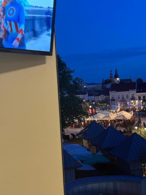 Hotelowe Pokoje Paris -Rynek Centrum- City One Κίελτσε Εξωτερικό φωτογραφία